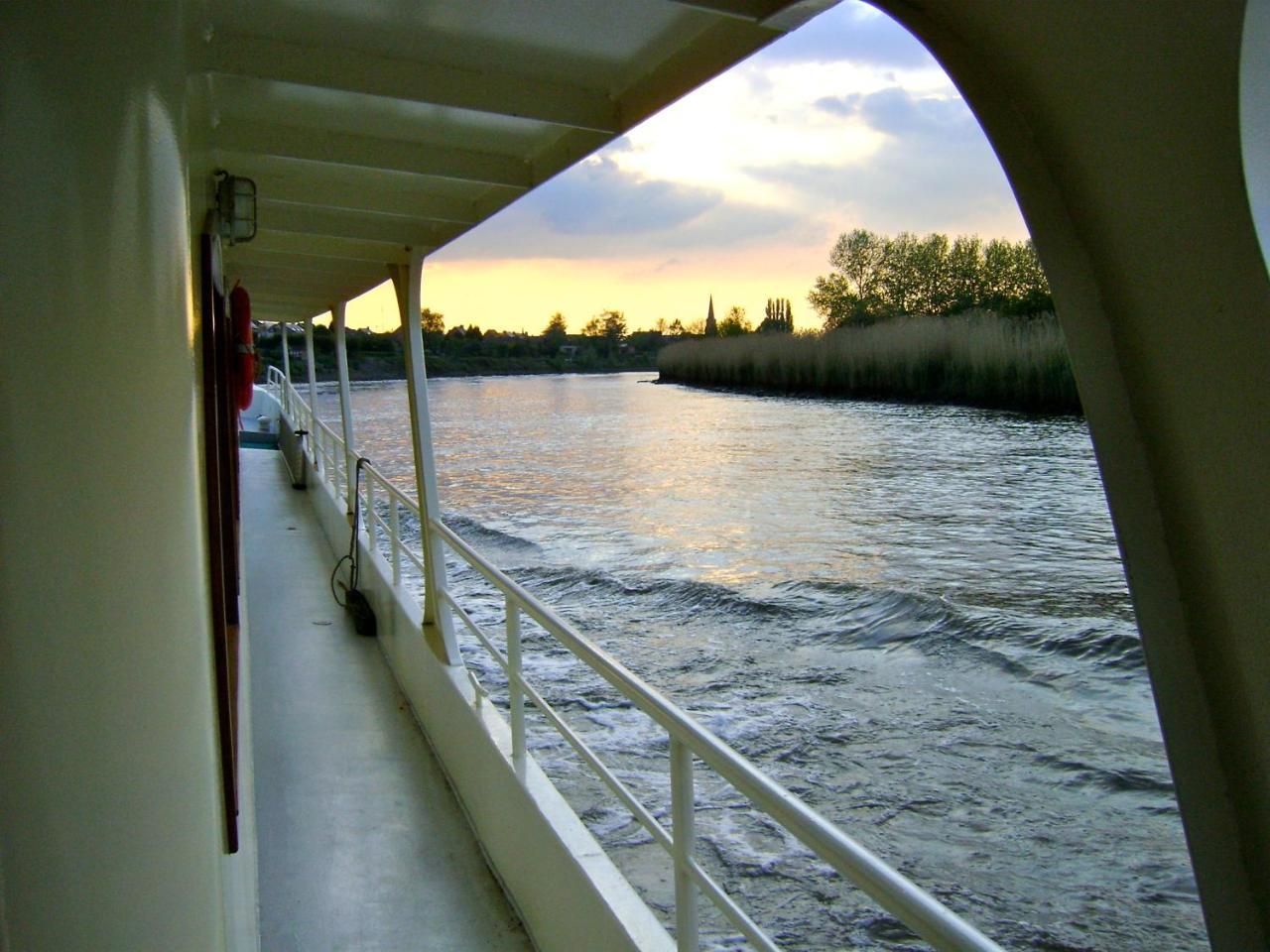 Hotelboat Quo Vadis Groningen Buitenkant foto