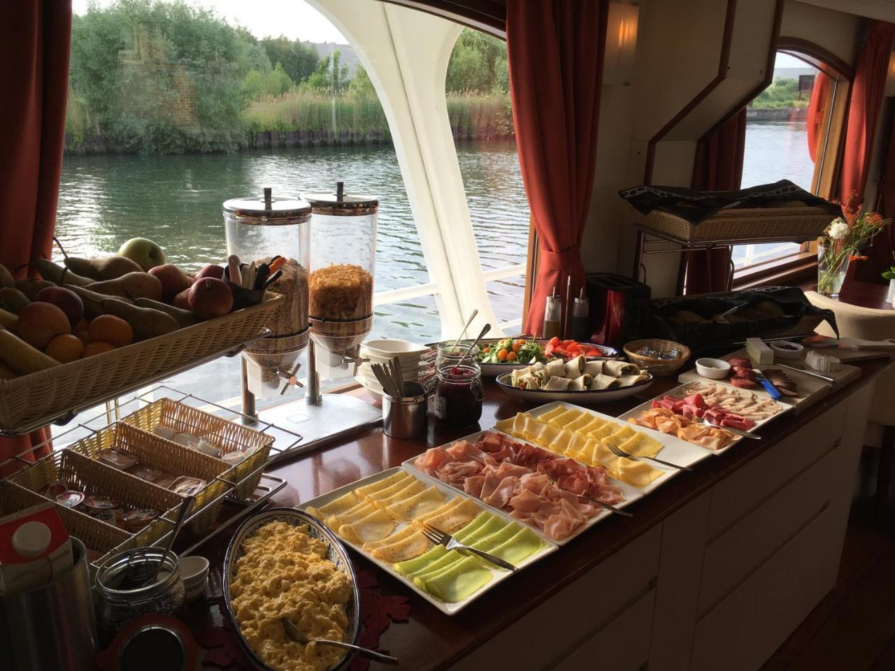 Hotelboat Quo Vadis Groningen Buitenkant foto